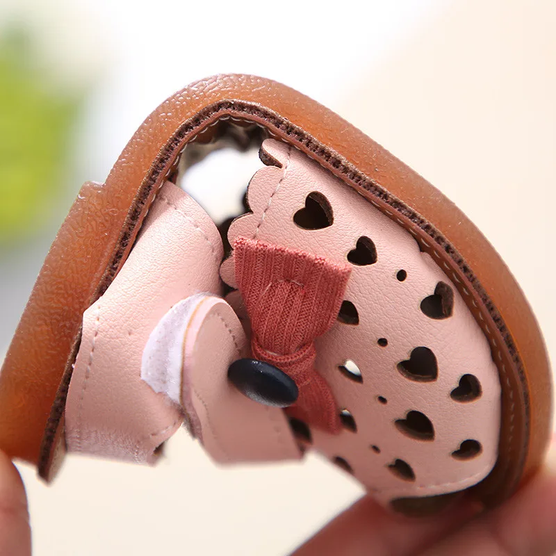 Дышащая детская обувь новые сандалии для девочек нескользящая с героями