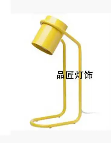 Современная простая прикроватная настольная лампа цветная железная для