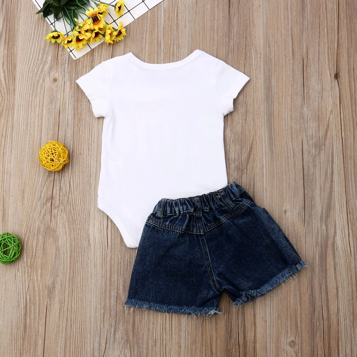 Летний комплект для маленьких девочек топ с цветочным принтом комбинезон