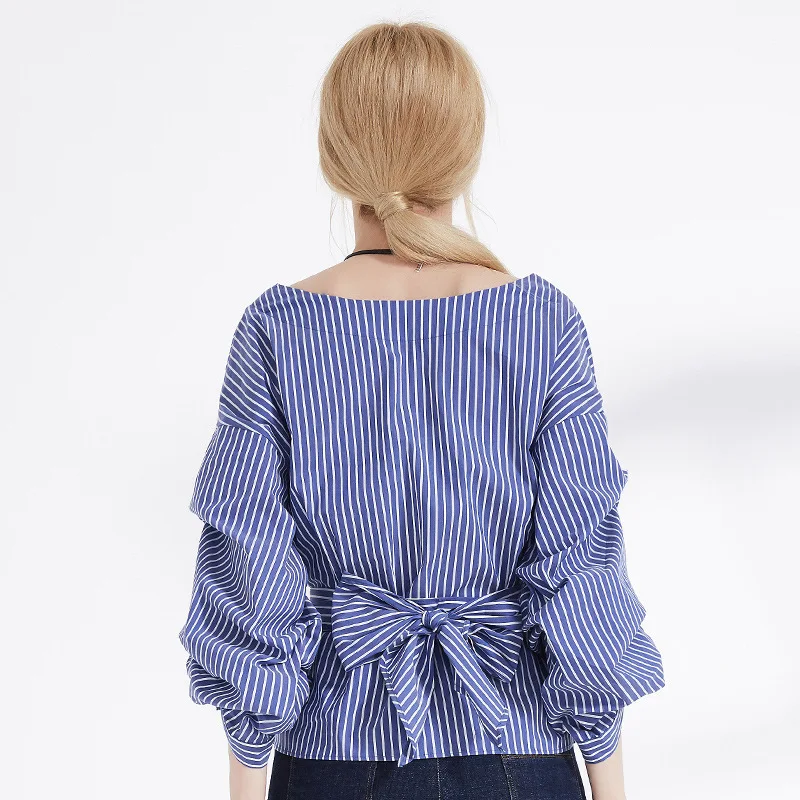 Женская блузка Bootyjeans с треугольным вырезом и рукавами фонариками в полоску