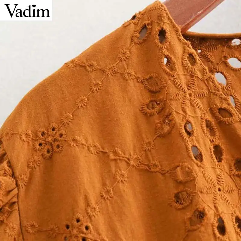 Женские винтажные блузки Vadim с цветочной вышивкой и треугольным вырезом на
