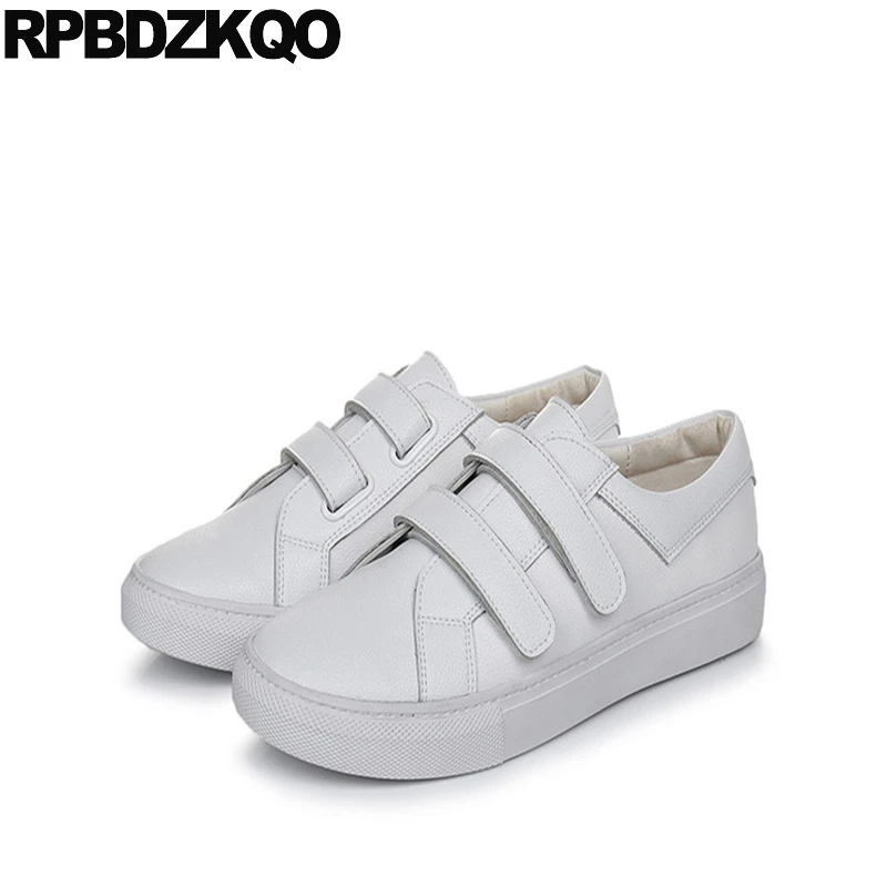 

плоские Китайский белый повседневная зашнуровать кроссовки Круглый носок резиновая подошва Китай Толстая Дамы красивые туфли дам последн...