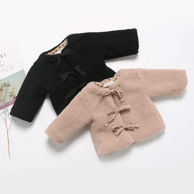 Новинка 2017 года зимние куртки для маленьких девочек пальто с мехом ягненка и