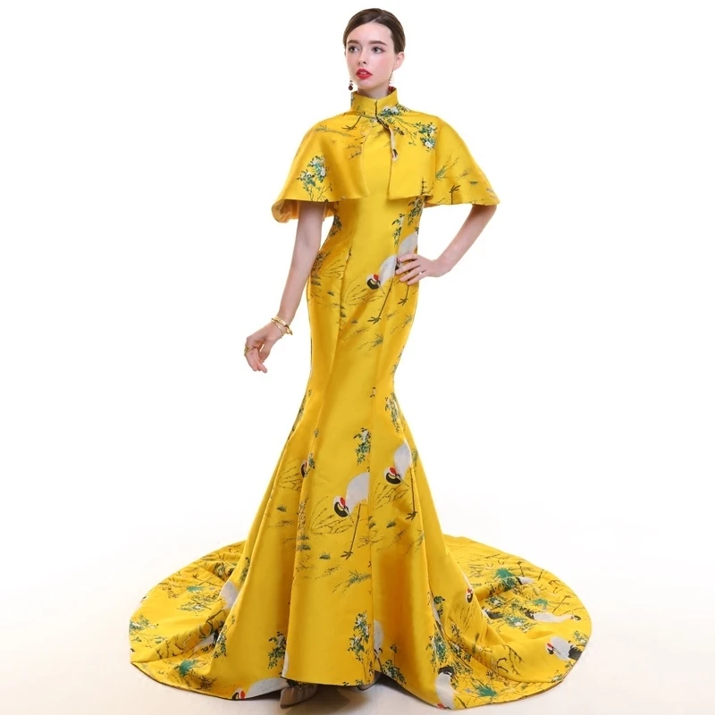 

Luxury Trailing Chinese Traditional Cheongsam Long Qipao Women Floral Evening Dress Fashion Week Stage Show Embroidered Flower