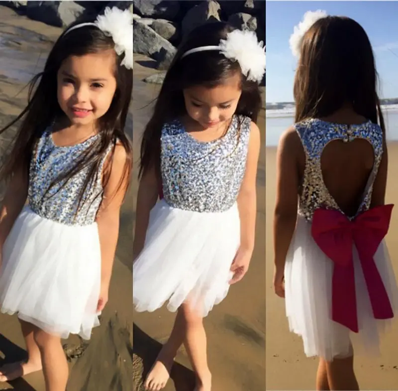 Детское платье с блестками вырезом на спине в виде сердца из фатина бантом