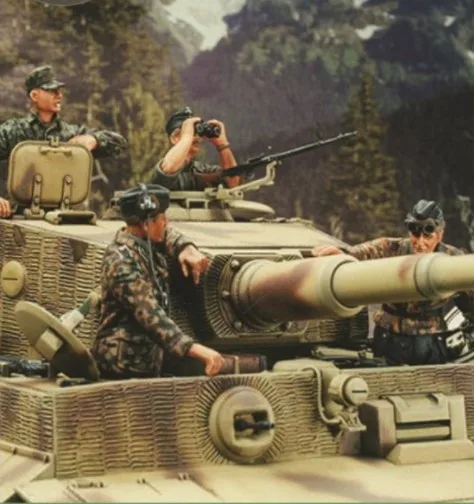 Немецкие весы Panzerkampfwagen VI Ausf 1/35 г. E Tiger I Tank Crew WWII Miniatures Неокрашенная полимерная