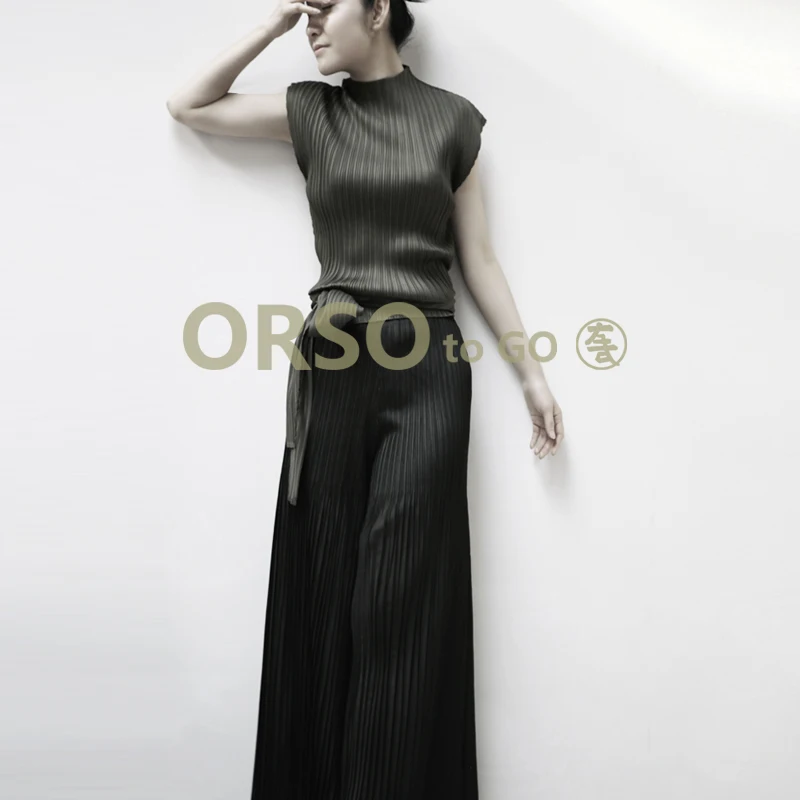 Женская футболка с воротником-стойкой и открытой спиной | одежда