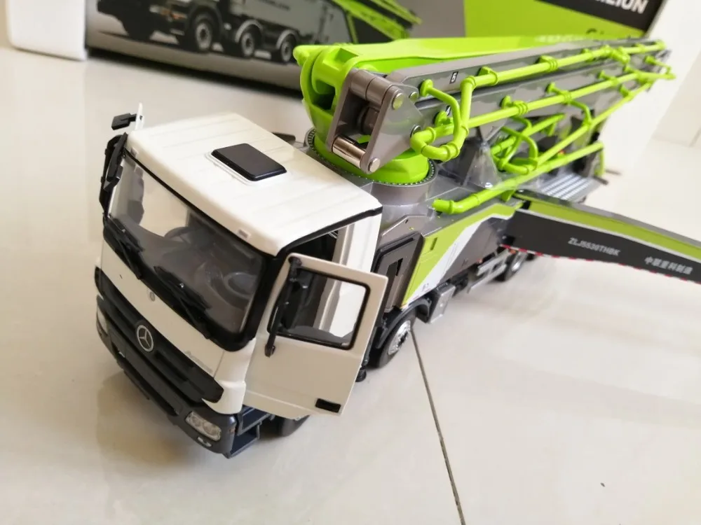Изысканный 1:38 ZOOMLION 64X-6RZ бетононасос грузовик углеродное волокно инженерное оборудование Коллекционная литая игрушка модель для украшения