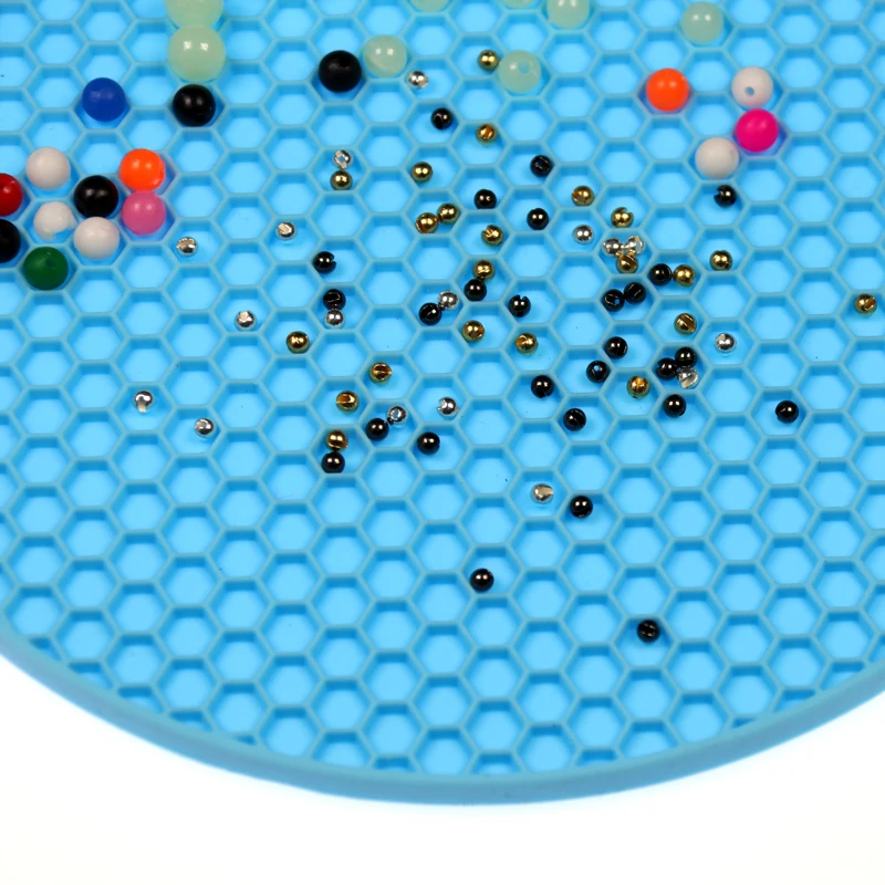 

Bimoo 17CM X 17CM Silicone Desk Top Fly Tying Bead Mat Beads Holder Fly Tying Material