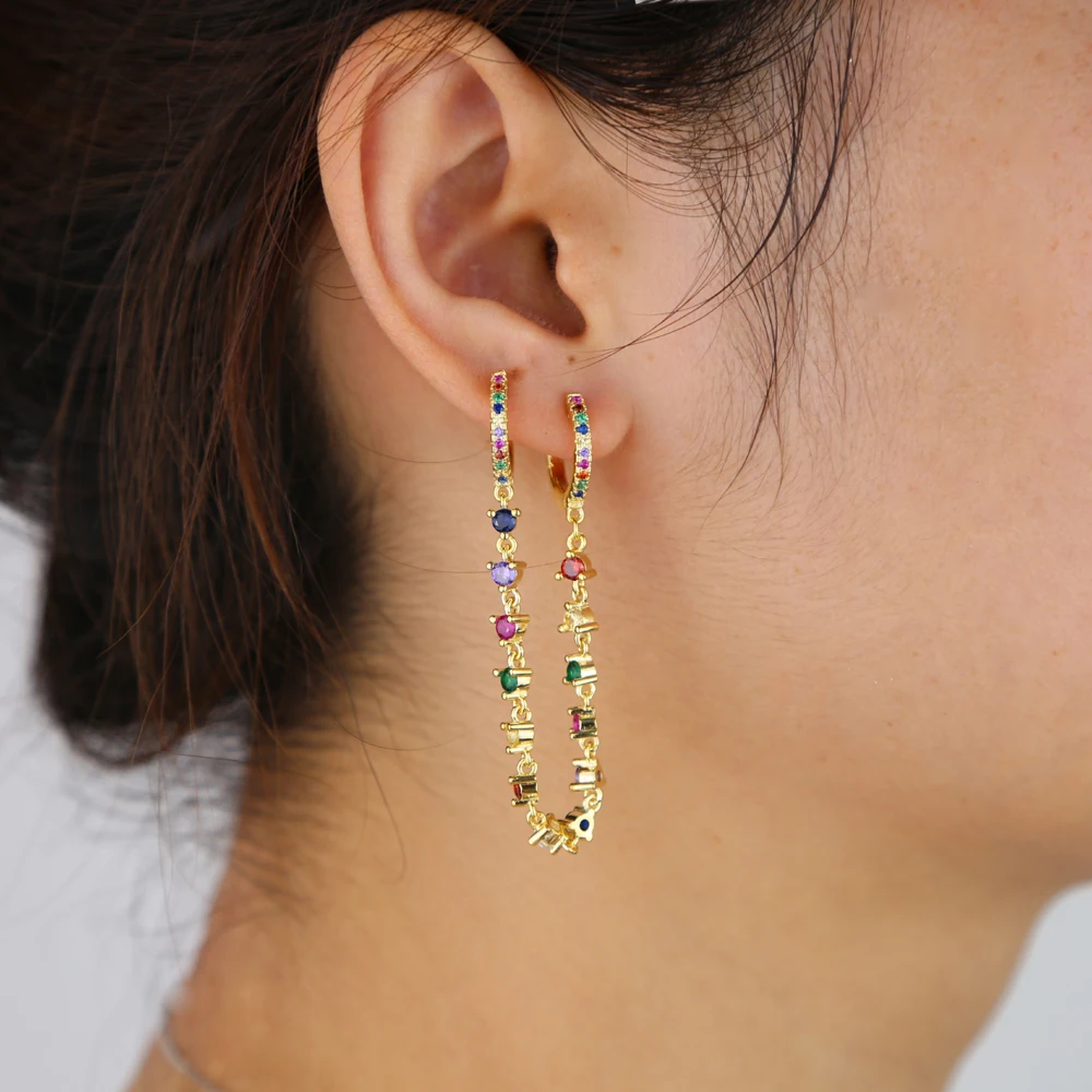 Мини-серьги с двойным отверстием золотые кольца цепочкой радужным фианитом