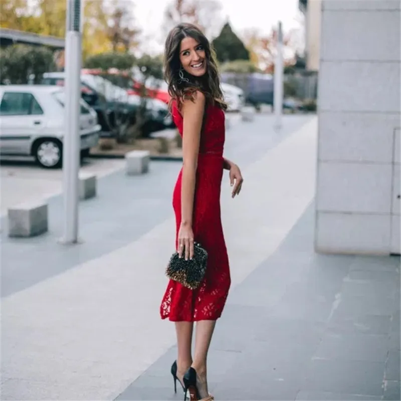 Женское кружевное платье средней длины красное элегантное вечернее облегающее в