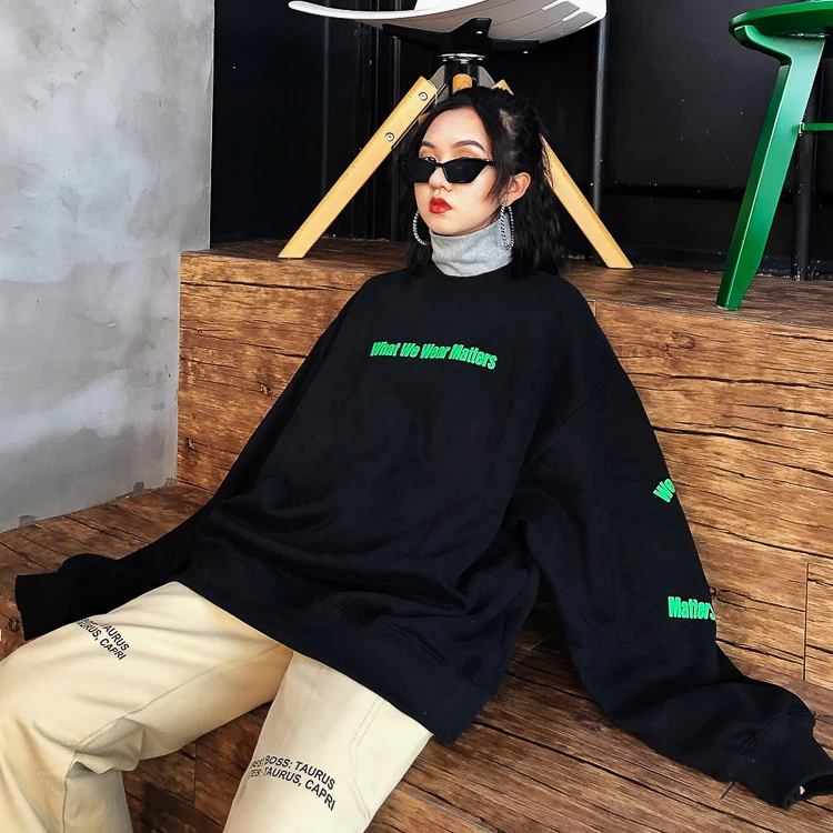 Lovers wearing velvet bathrobe winter BF stitching half-high collar letters loose oversize lazy word sweatshirt hoodies
Lovers wearing velvet bathrobe winter BF stitching half-high collar letters loose oversize lazy word sweatshirt hoodies