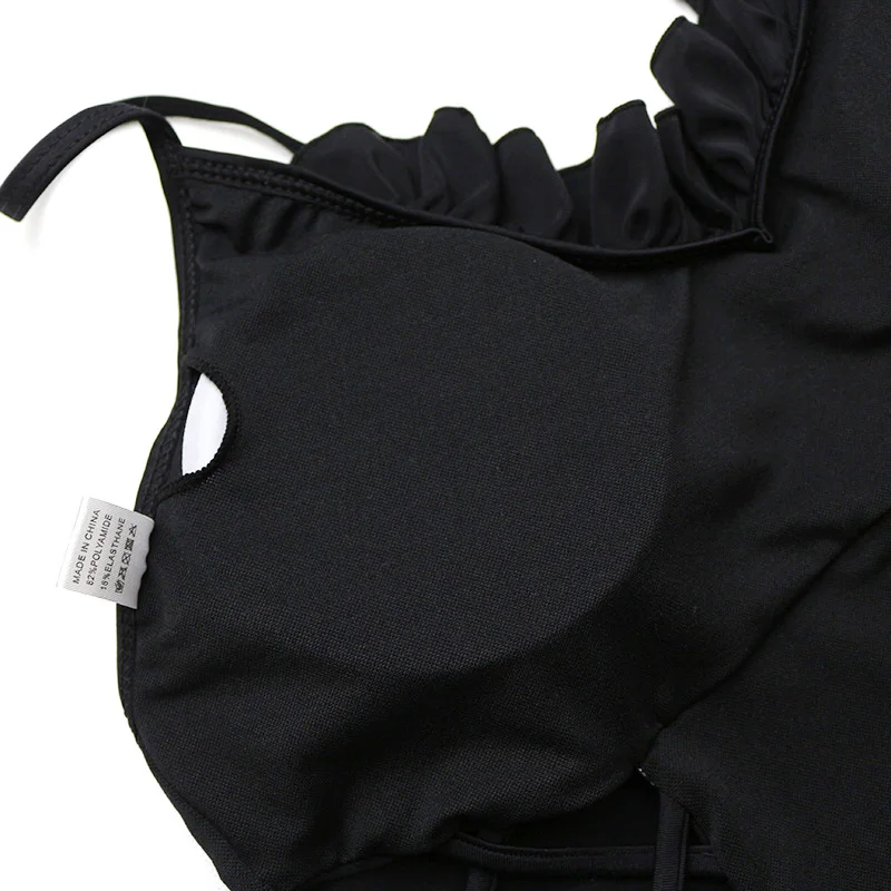 Женский купальник монокини черный с перекрещивающимися ремешками и