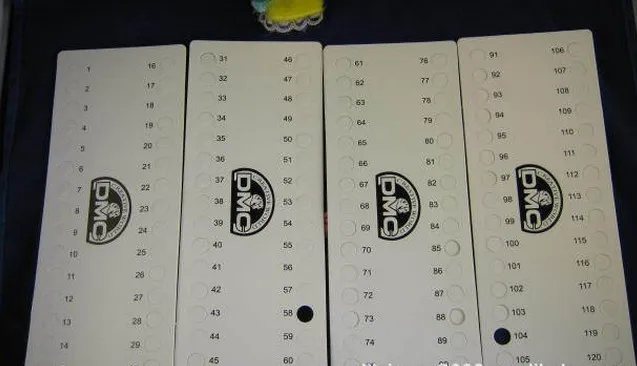 Органайзер для ниток с отверстиями 01-120 30 шт