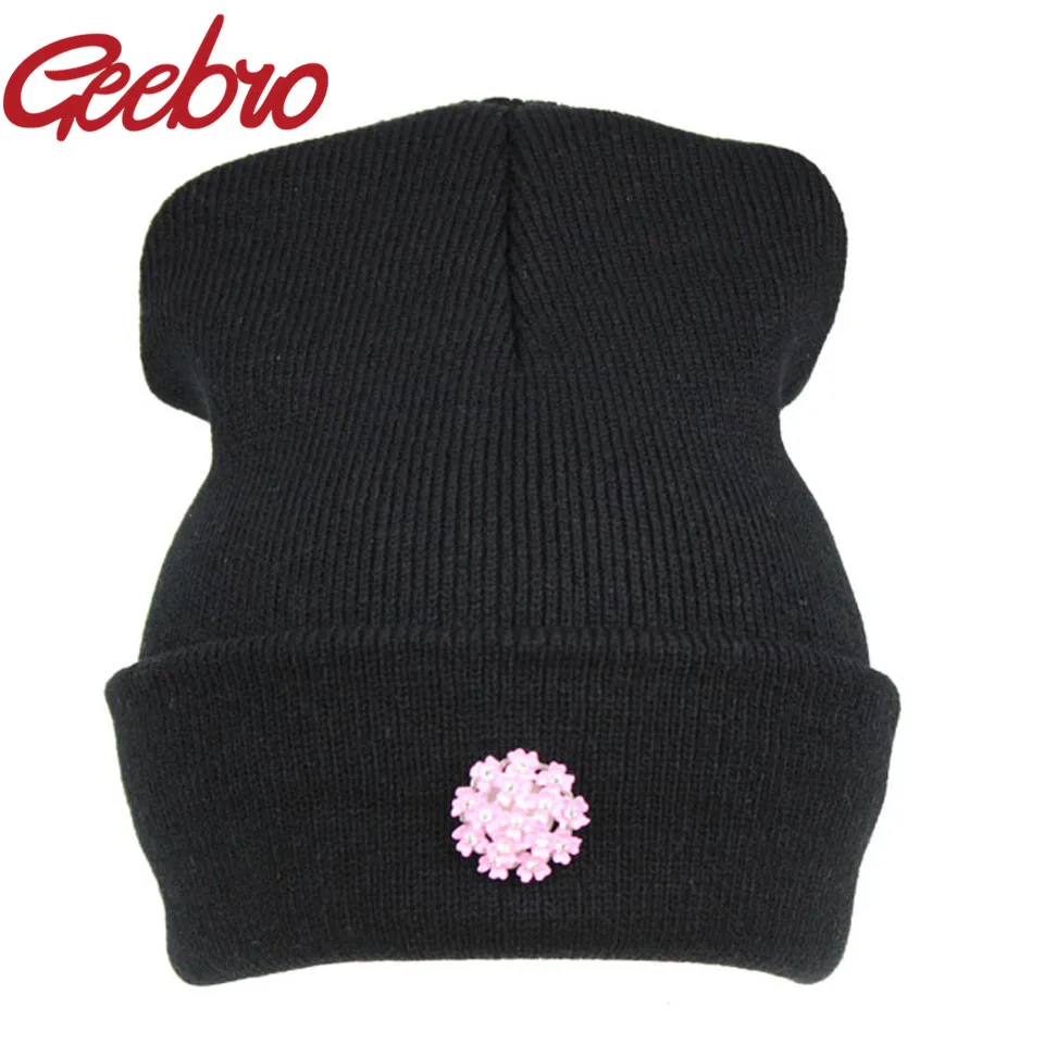 Весенняя НОВАЯ шапка Geebro с цветочным рисунком и кристаллами фианитами женская