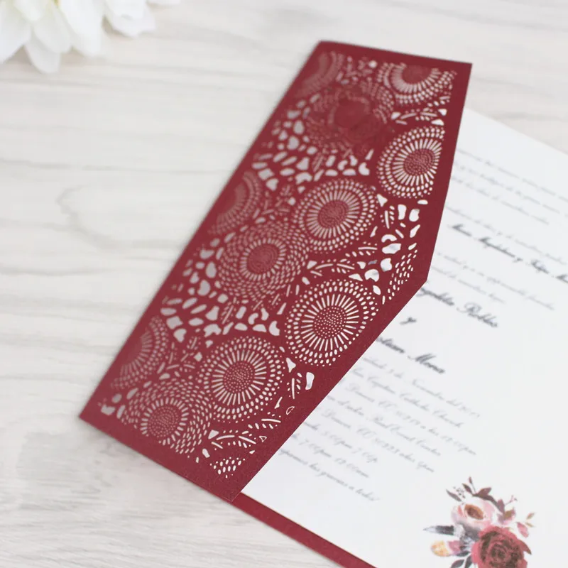 Свадебное приглашение в стиле бордового конфетного цвета с конвертом rсвп