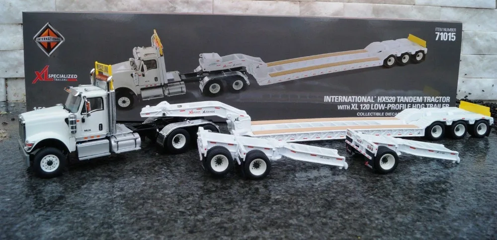 

International HX520 Tandem Tractor With XL120 Low-Profile HDG Trailer 1:50 71015