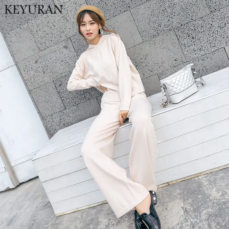 Трикотажный спортивный костюм комплект из двух предметов женский осенний свитер