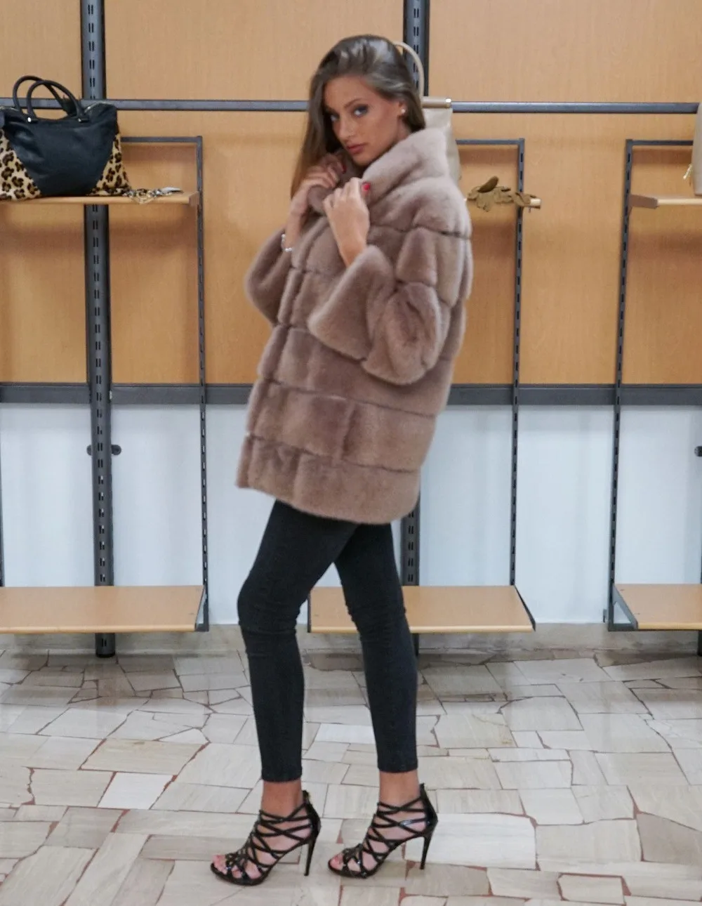 Шуба из меха норки в горизонтальном цвете с воротником гуру 139|mink fur coat|fur mink coatsmink