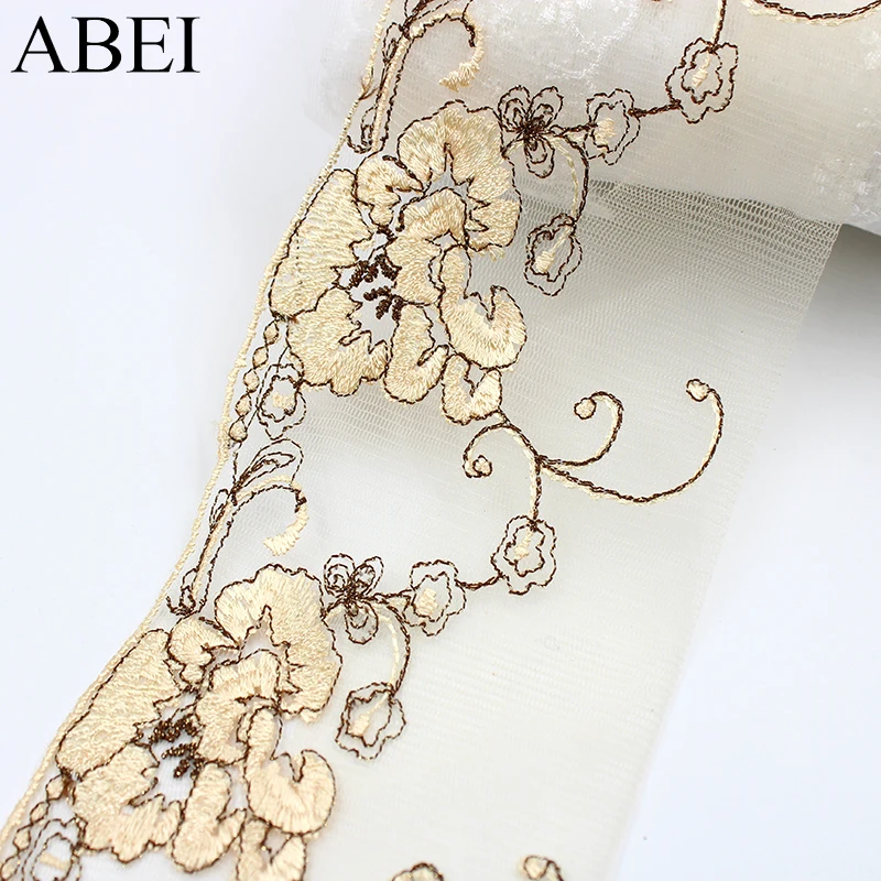 Качественная вышитая сетка белая бежевая кружевная отделка свадебная ткань