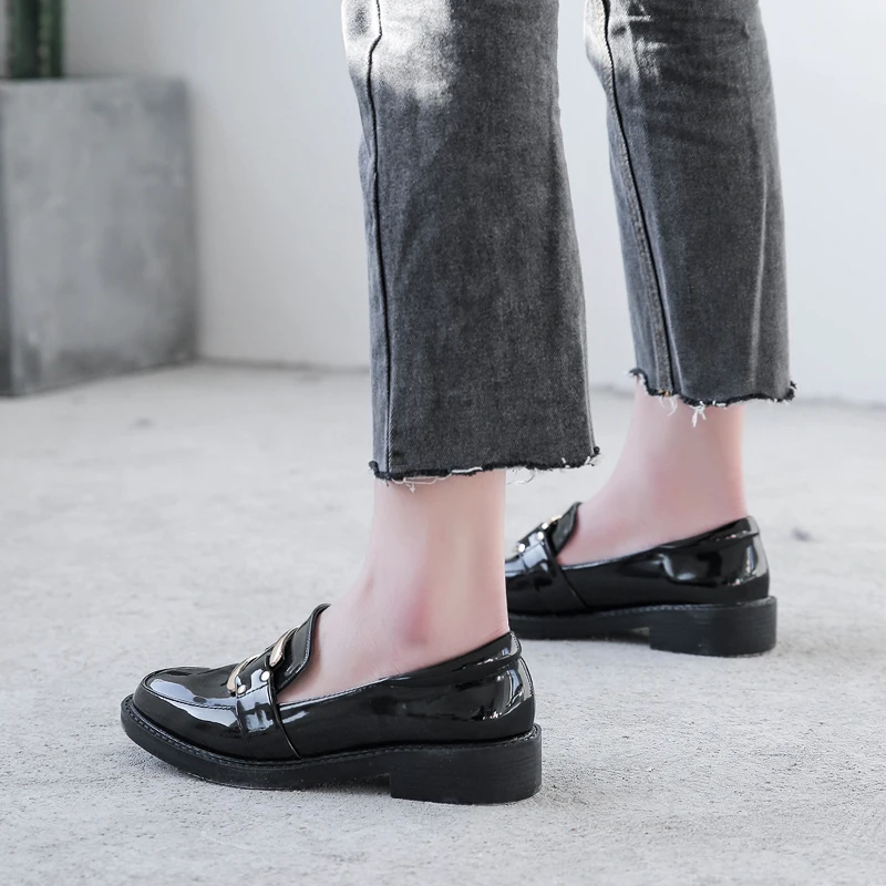 2019 Для женщин обувь с перфорацией типа броги Туфли без каблуков из мягкой кожи