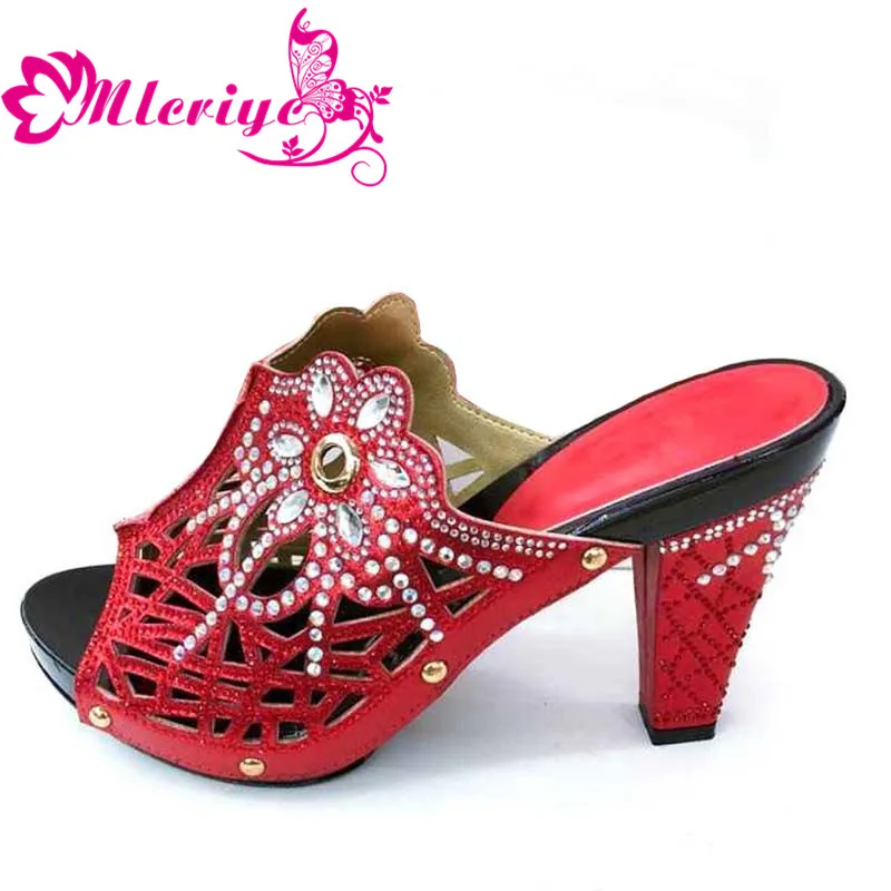 Новинка 2019 популярные итальянские тапочки модные простые женские туфли из ПВХ на