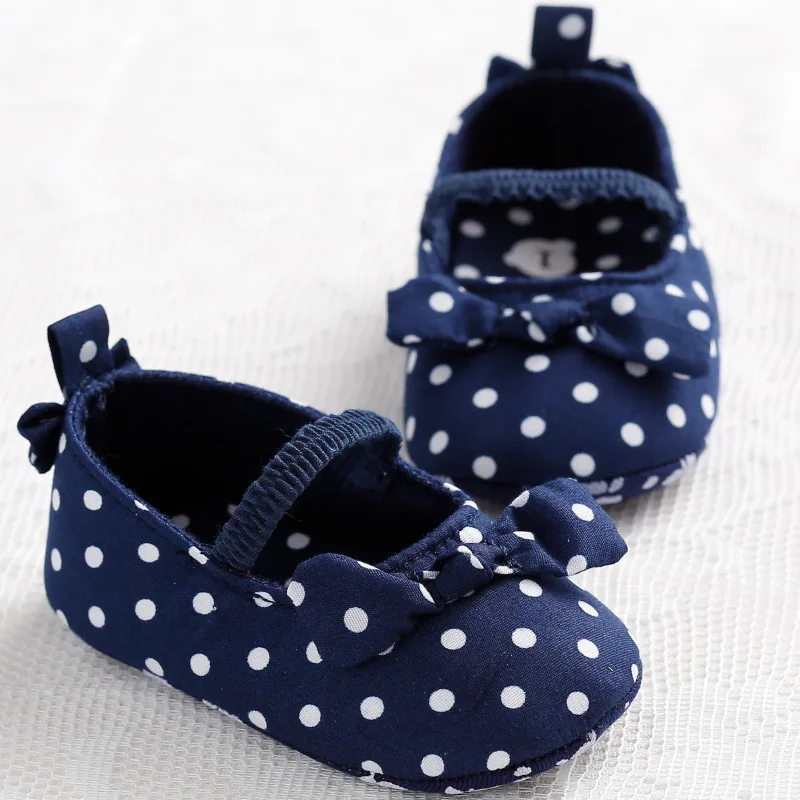 Туфли детские в горошек мультяшная Милая обувь для новорожденных ходунки