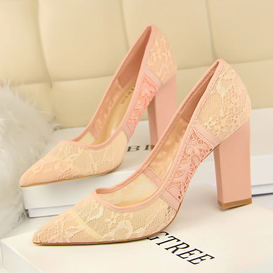 

Vintage women pumps High heels Thick with High heel Shallow mouth Pointed Mesh Spiraea Hollow Lace women shoes BIGTREE