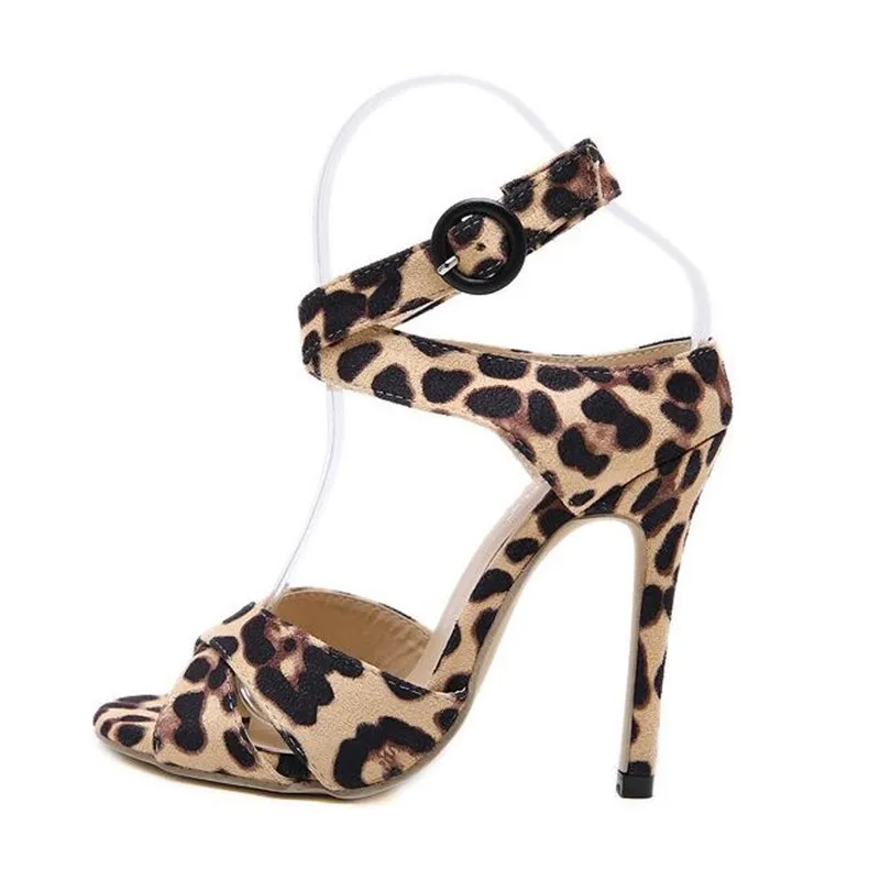 2019 летние пикантные босоножки на высоком тонком каблуке для офиса с леопардовым