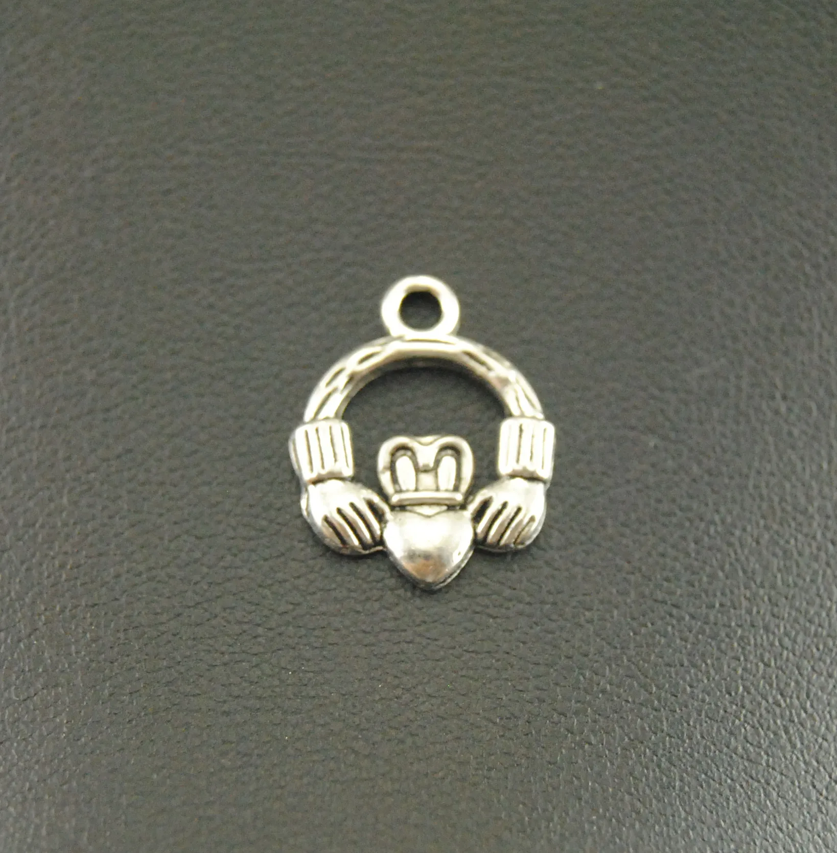 10 шт. ювелирные изделия оптом серебристый оттенок Claddagh кольцо Шарм изготовление