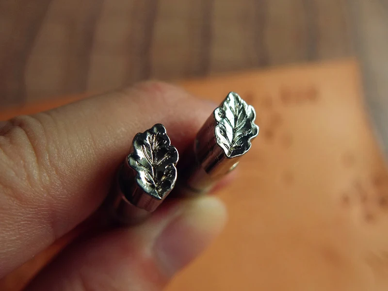 Инструмент для изготовления кожаного седла из стального материала инструмент