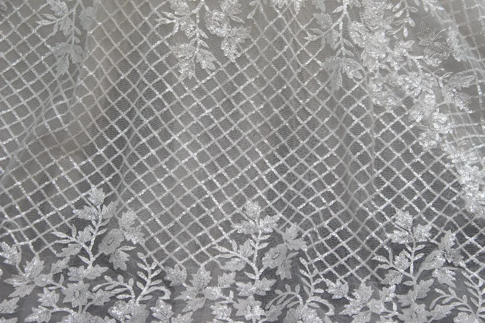 Женское свадебное платье с юбкой годе белое кружевное глубоким круглым вырезом