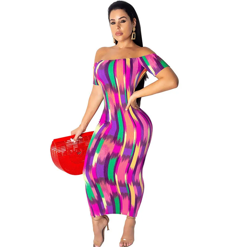 Женское облегающее платье с открытыми плечами коротким рукавом и открытой