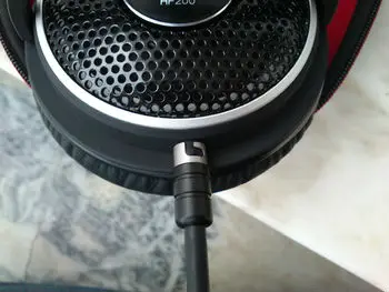 Прослушивание волшебного звука звучание SoundMAGIC супер Hi Fi система