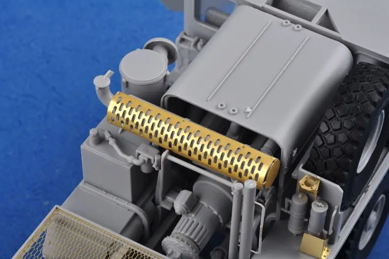Trumpeter 01021 1/35 HEMTT M983 Tracto-Scale набор моделей