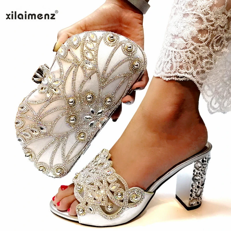 Женские свадебные туфли серебристого цвета в африканском стиле с сумочкой