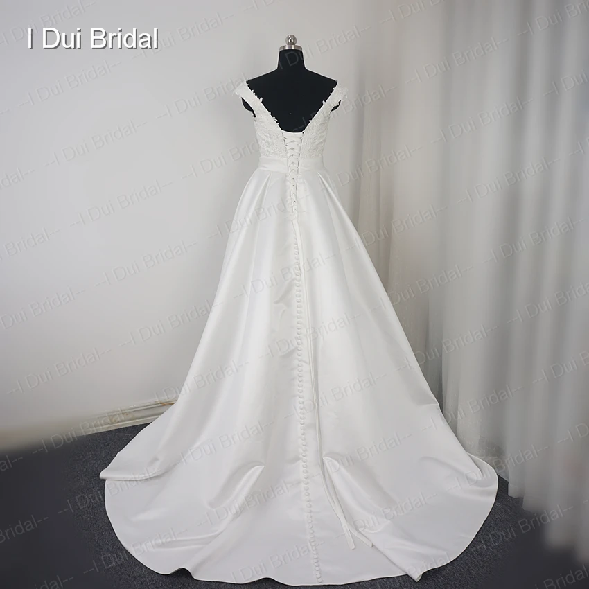 Атласное свадебное платье А силуэта с открытыми плечами и кружевом|bridal gown|lace bridal