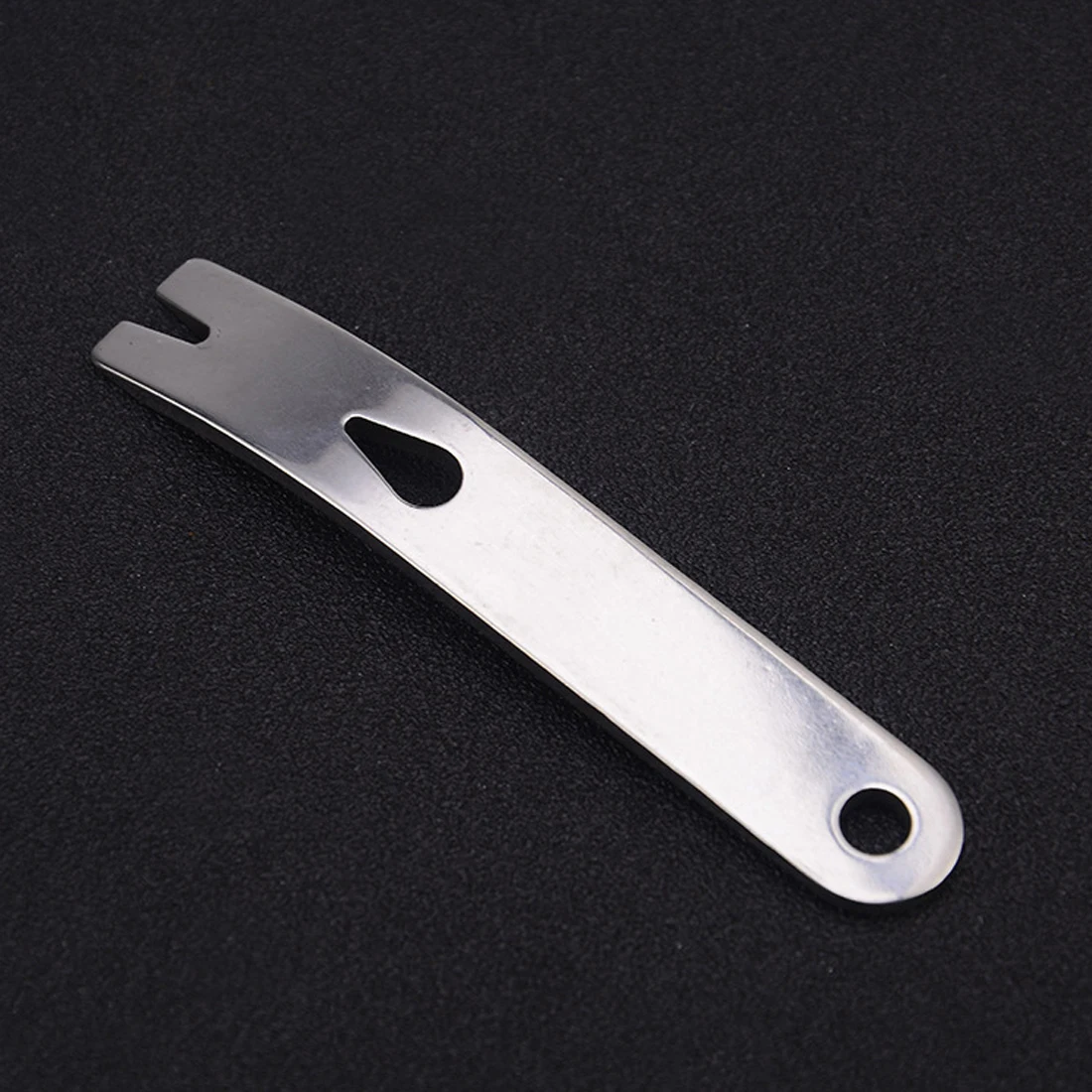 

Gear tool Mini Pocket Pry Bar Keychain Multi Tool Survival Scraper EDC