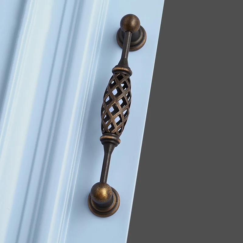 Полый дизайн 2 шт Европейский антикварный кухонный шкаф дверные ручки ящик