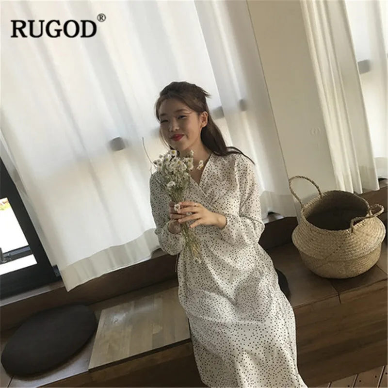 Женское платье миди RUGOD элегантное в горошек с поясом и v-образным вырезом