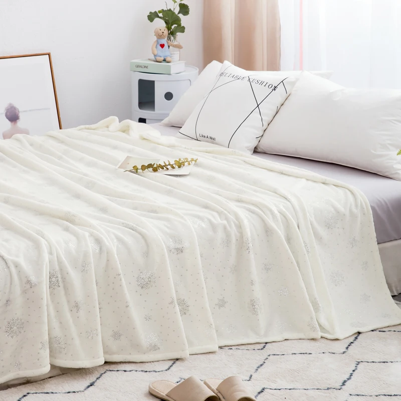 

Популярные серебряные фланелевые одеяла для кроватей, домашнее декоративное постельное белье, мягкое теплое покрывало размера King 230*250 см, з...