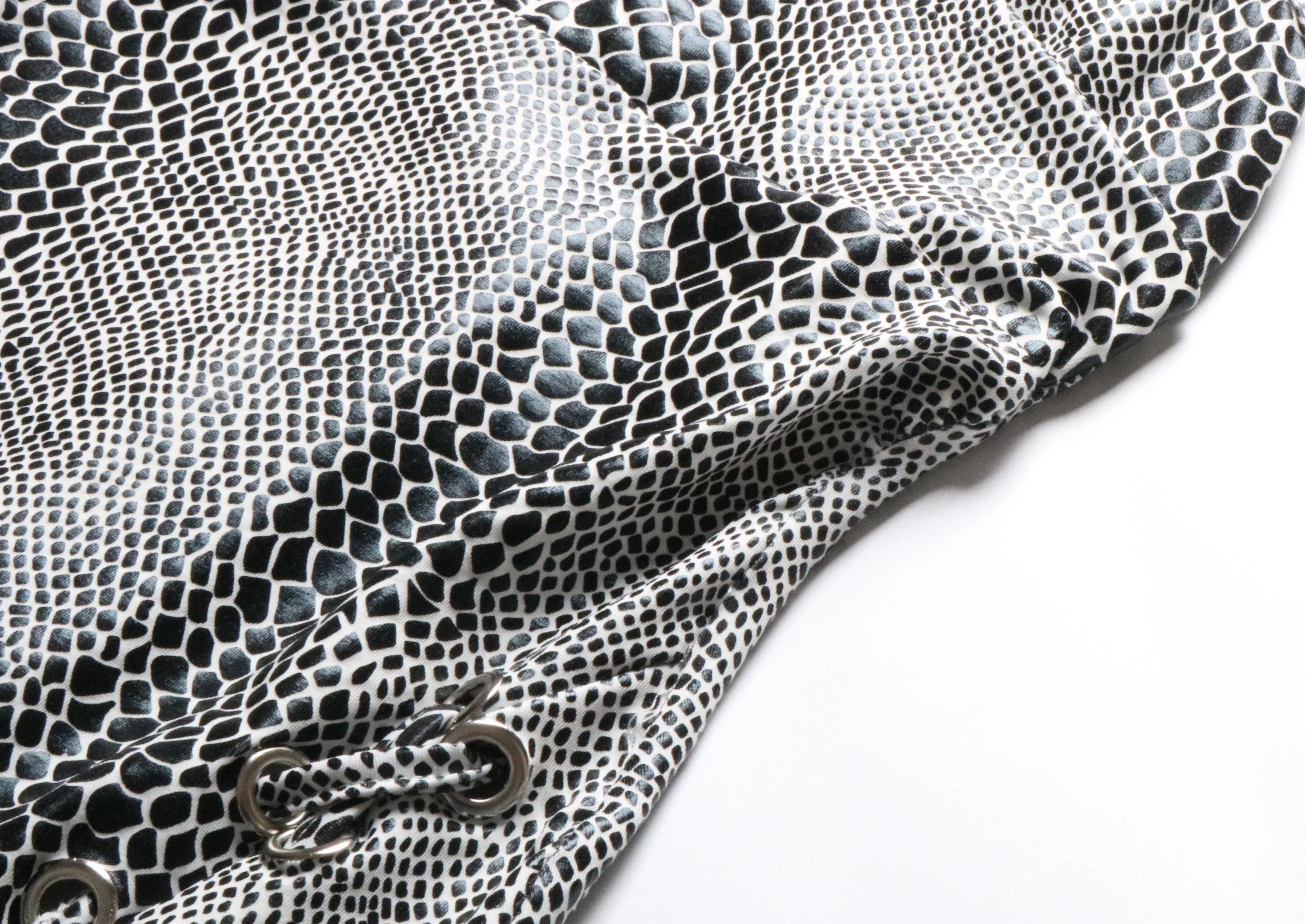 Сексуальное платье со змеиным принтом без рукавов с открытой спиной