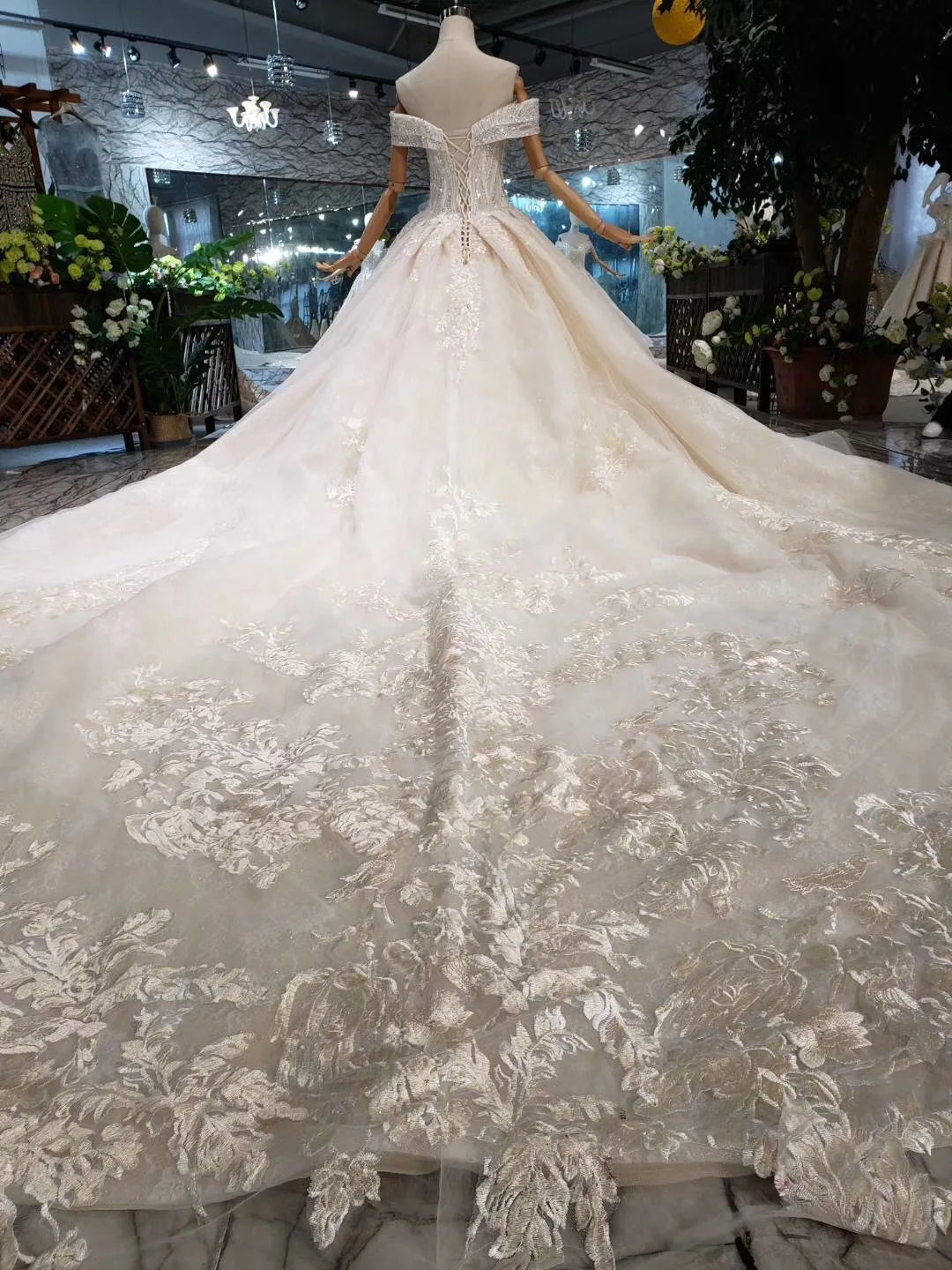 

2019 New Design Bridal Wedding Dress Handwork Crystals Champange Lace Beaded Sweetheart Sexy Fashion Top Quality Bridal Gown