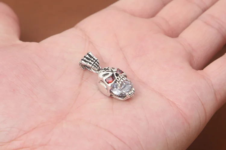 Подвеска в виде черепа из серебра 100% пробы с фианитами | Украшения и аксессуары