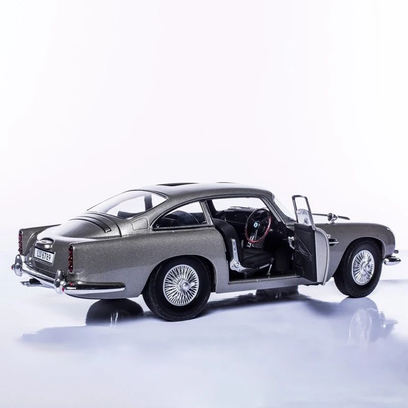 1:18 Масштаб модели автомобилей 2 4 года Джеймс Бонд 007 автомобиля