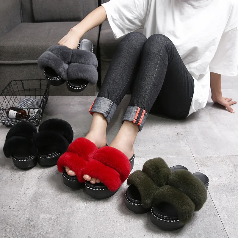 Меховые тапочки женские босоножки на платформе с двумя ремешками перьями Летняя