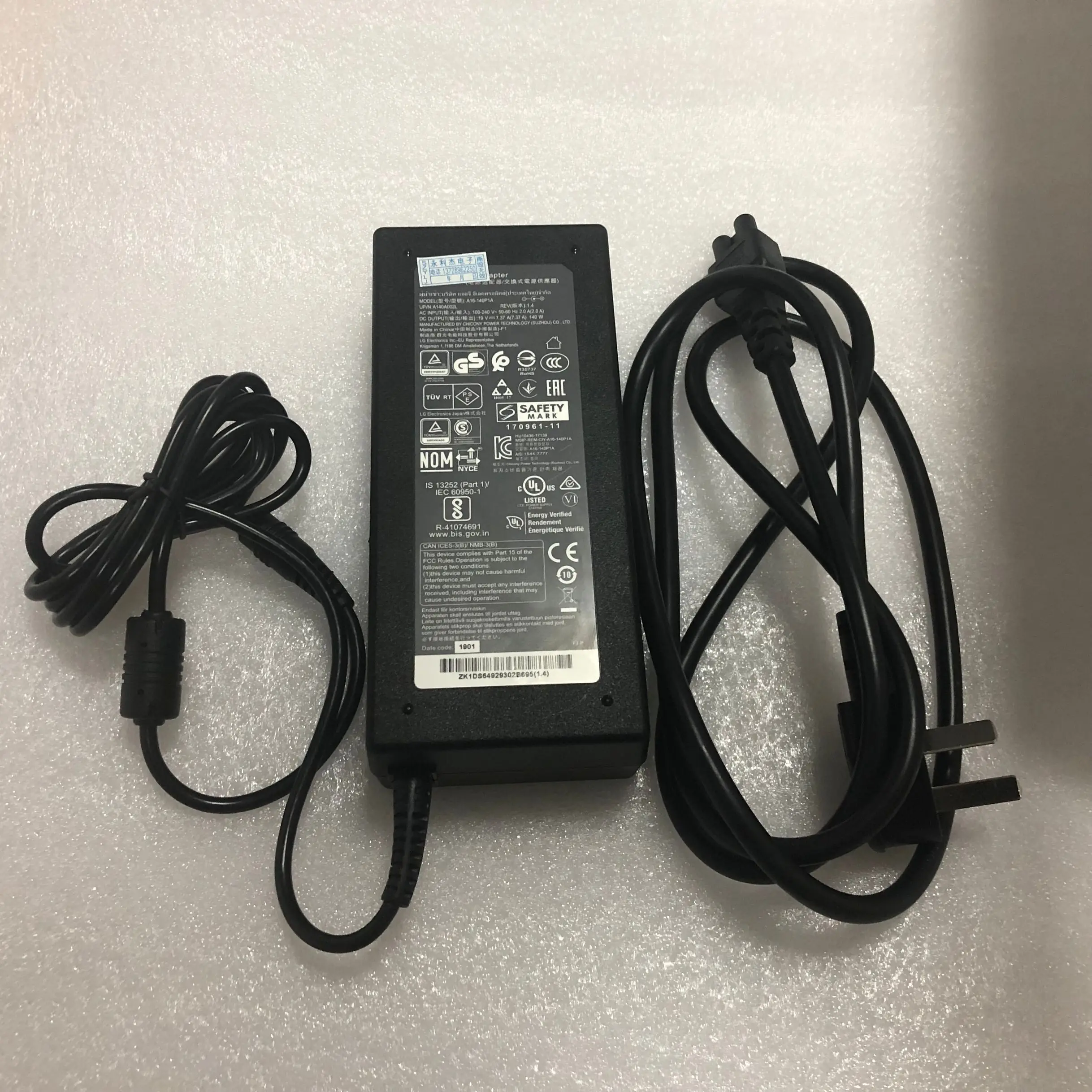 Новый LCAP31 A16 140P1A 19 V 7.37A пятно|Источники питания| |