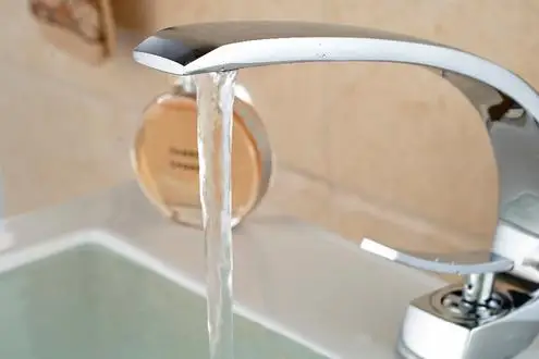 Смеситель для ванной комнаты черный латунный в форме сердца Ретро свинцовый