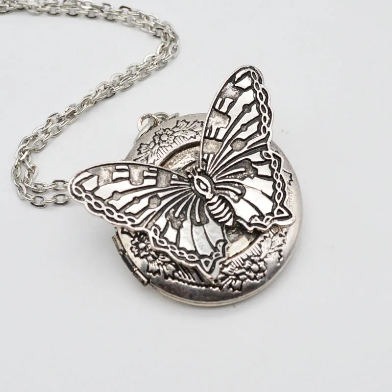 

10pcs Handmade Big Insect Charms Lockets Antique Silver Round Crafts Lockets With Butterfly Necklace XSH-244