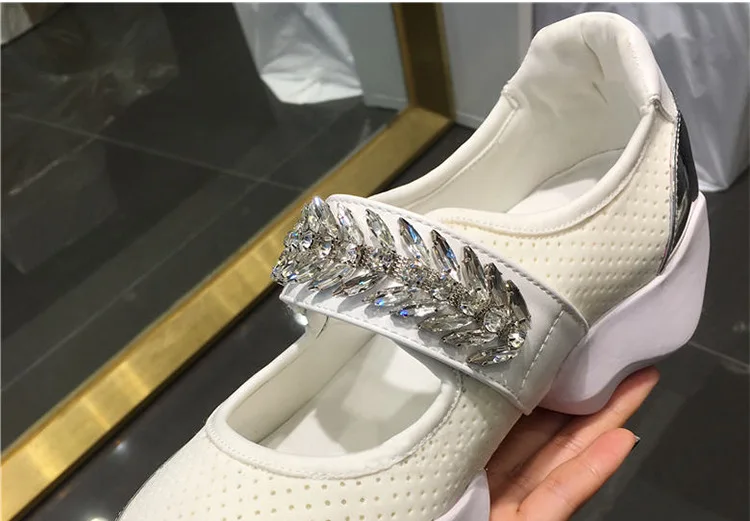 Обувь со стразами; женские кроссовки с кристаллами на платформе; zapatos de mujer; Новинка года; сезон весна; chaussures femme; женские белые кроссовки